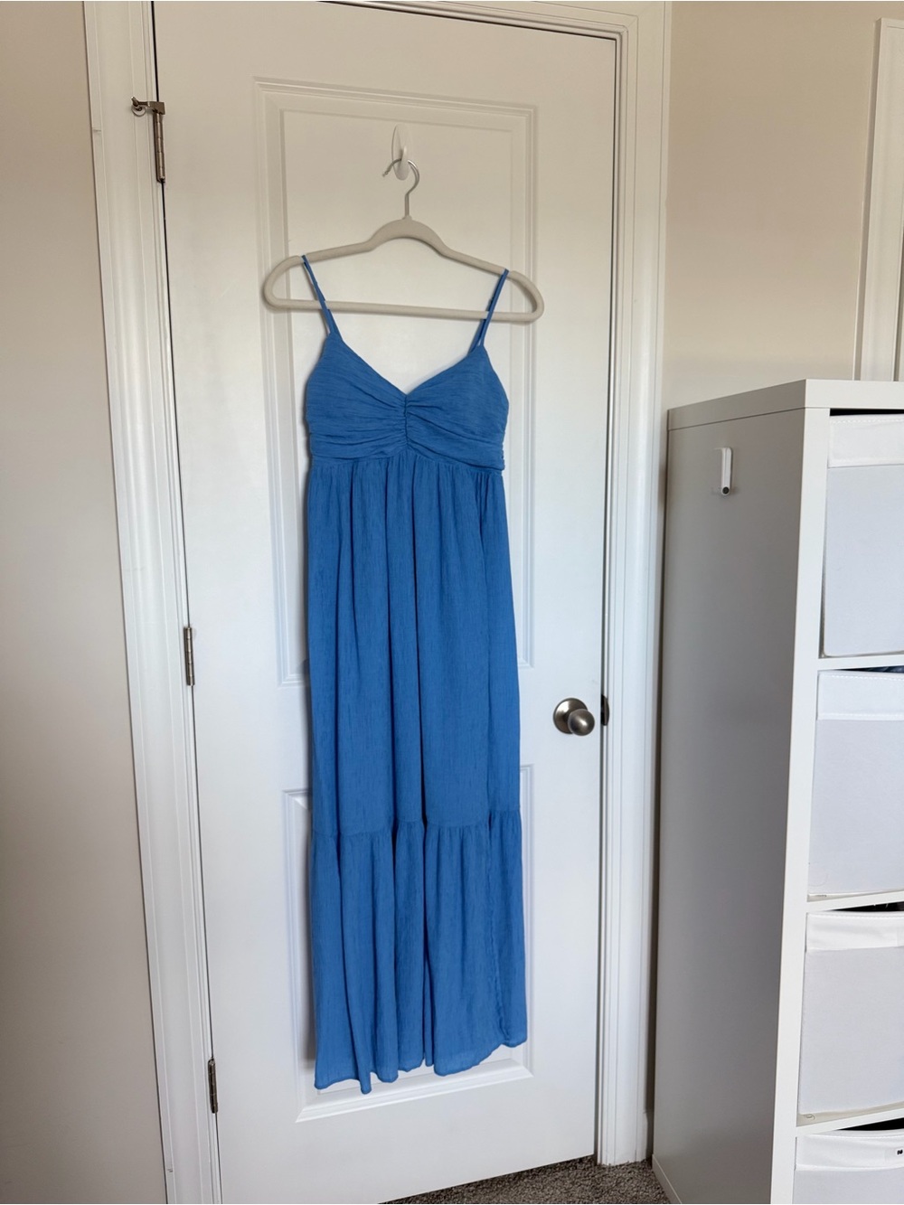 Abercrombie & Fitch Crinkle Textured Ruched Maxi Dress - Picture 3 of 7